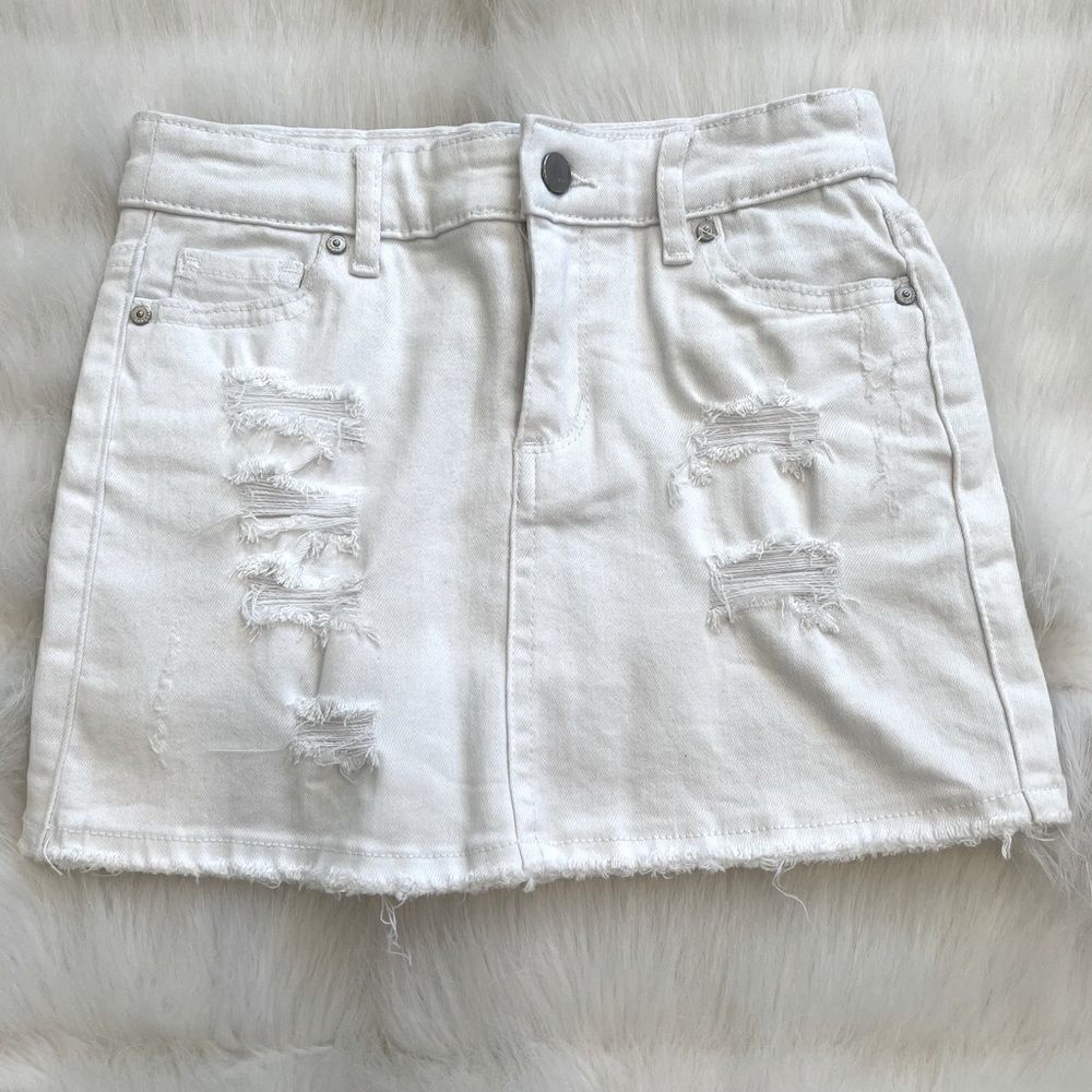 Tractr Distressed White Mini (8)